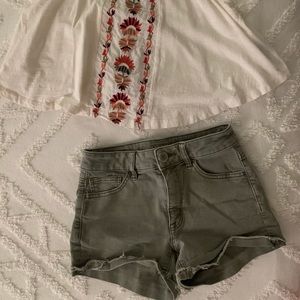 High-waisted American Eagle Shorts